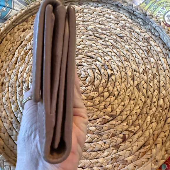 GUCCI Guccissima Long Wallet Nude Embossed Leather With Interlocking GG Logo - Picture 4 of 8